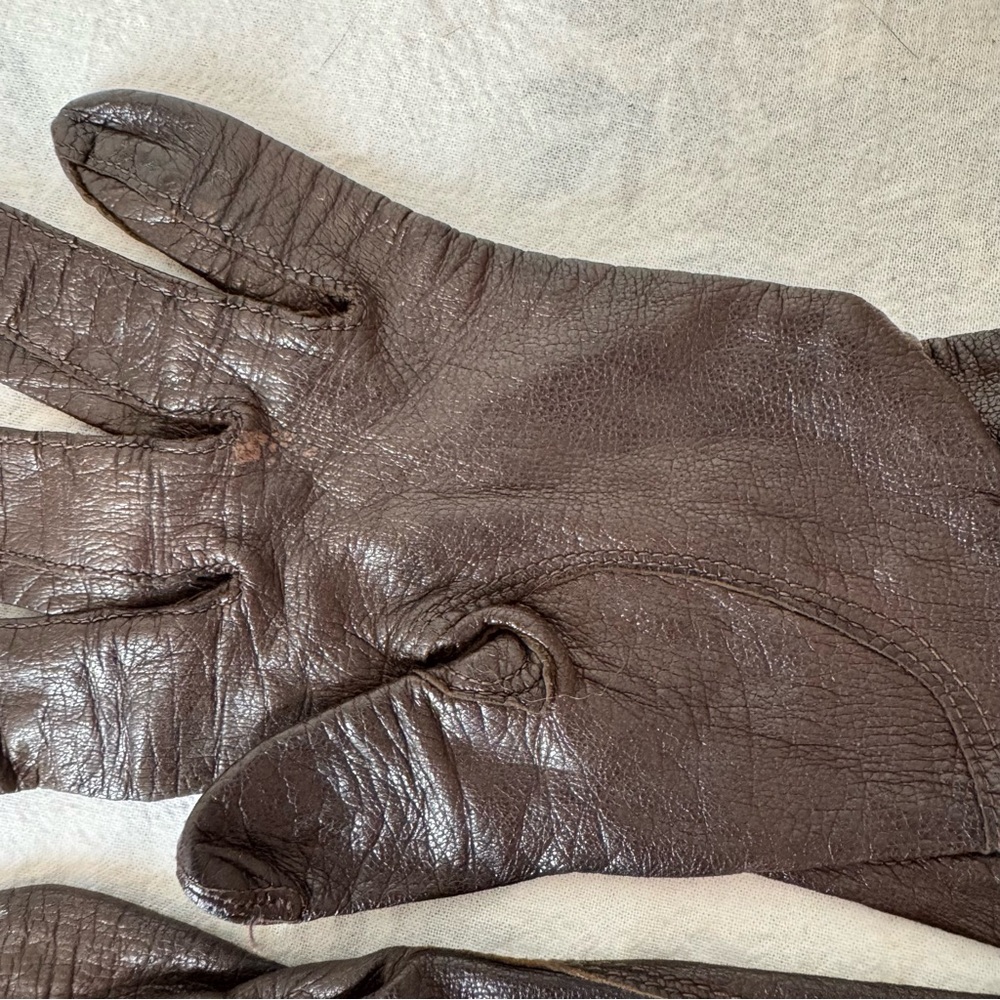 Vintage French Women's Opera Length Leather Gloves. - Picture 3 of 4